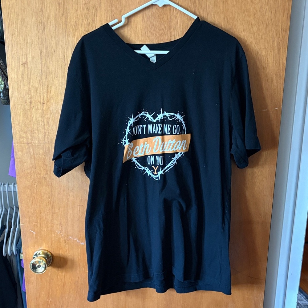 💕3/$25💕Beth Dutton Graphic V‑Neck Tee - Black with White & Tan Print